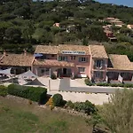 De La Vierge Noire Hotel