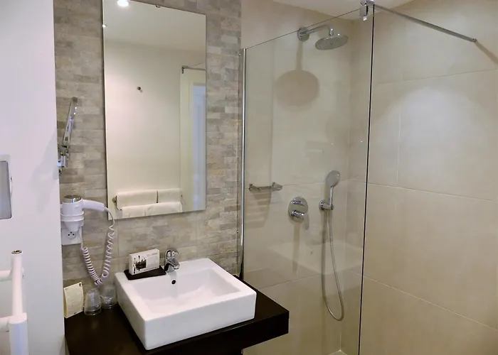 De La Vierge Noire سانت ماكسيم