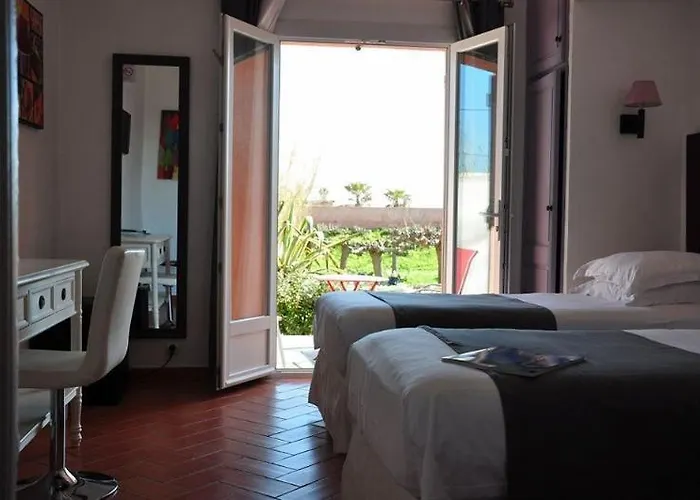 De La Vierge Noire Hotell Sainte-Maxime