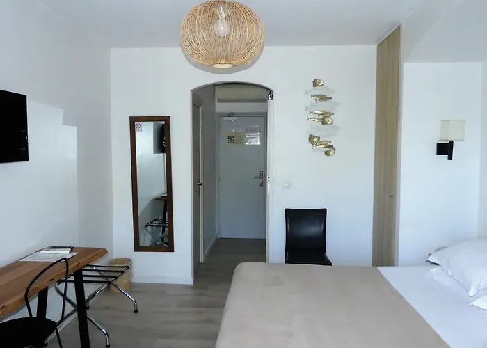 Hotel De La Vierge Noire 3*