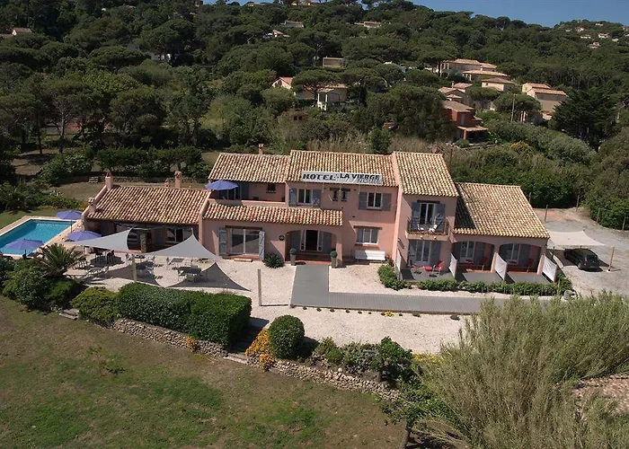 De La Vierge Noire Hotel