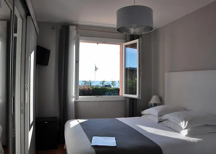 De La Vierge Noire Sainte-Maxime