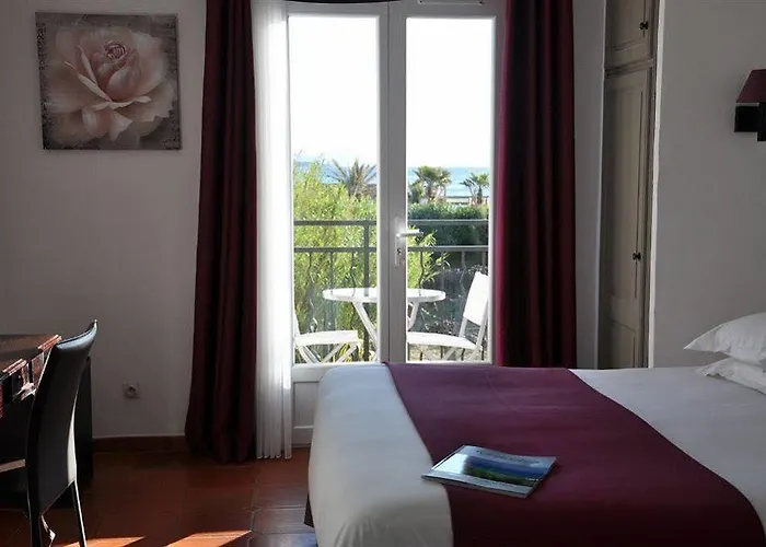 De La Vierge Noire 3* Sainte-Maxime