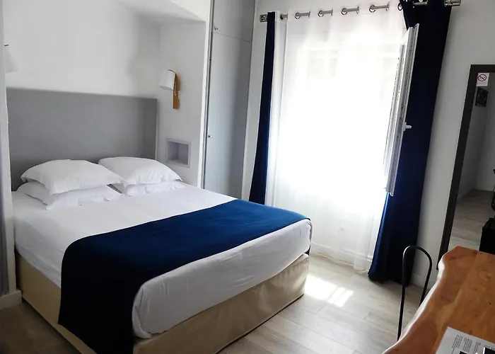 De La Vierge Noire Hotell 3*