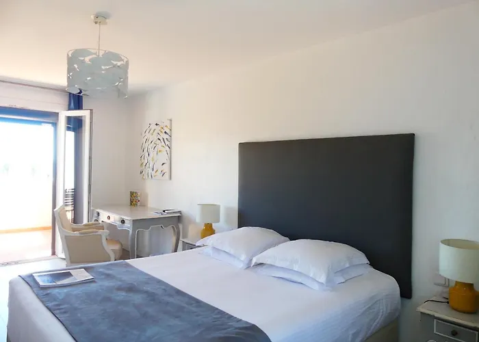 De La Vierge Noire Hotel Sainte-Maxime